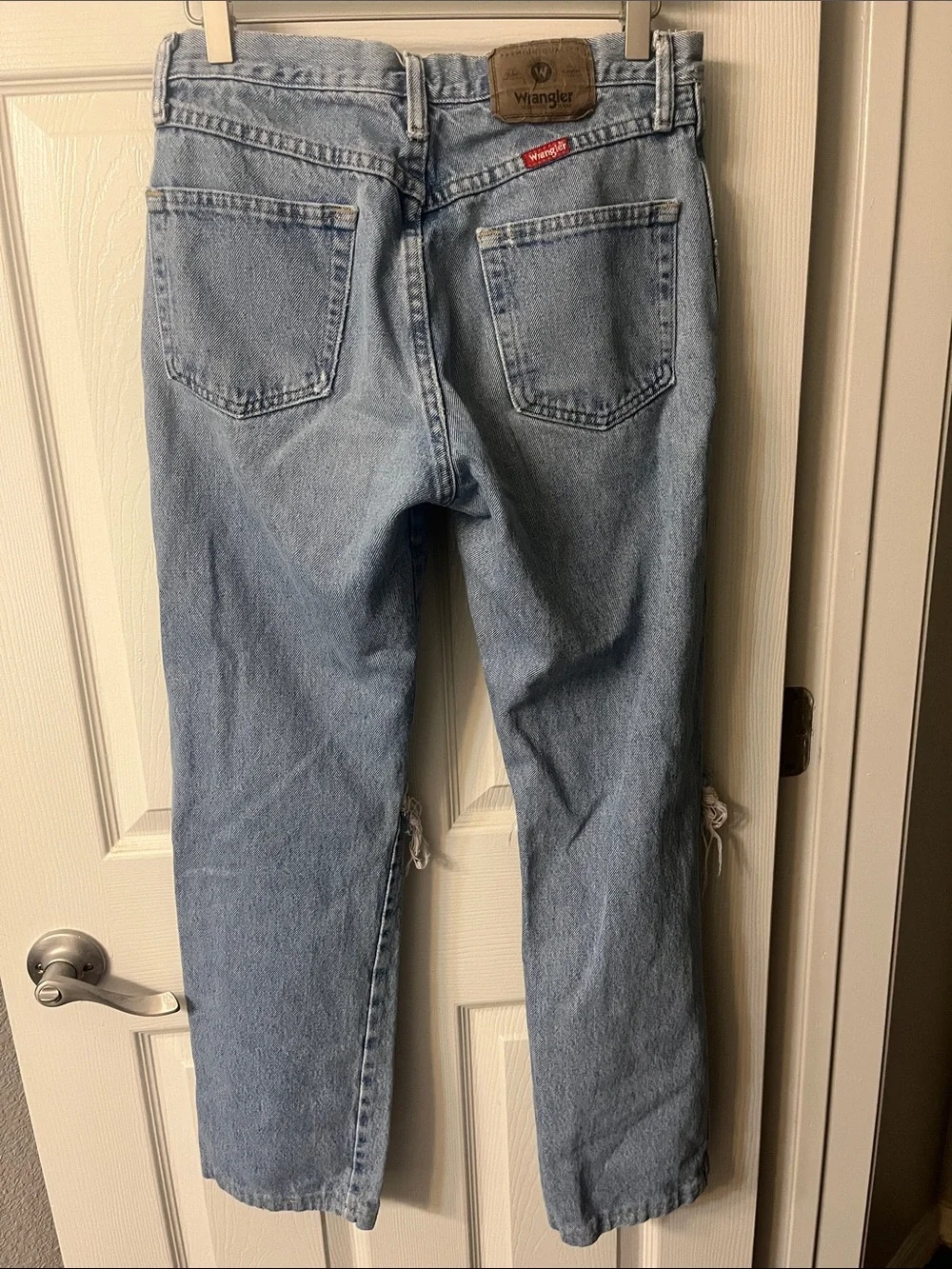 Wrangler 965T1SL Lightwash Distressed Straight Leg Denim Jeans